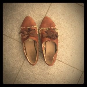 Vintage pointed flats